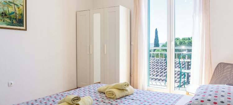 市中心的德拉甘石屋(Stone house Dragan in the very center, with pool table, two balconies and the sea view)图片