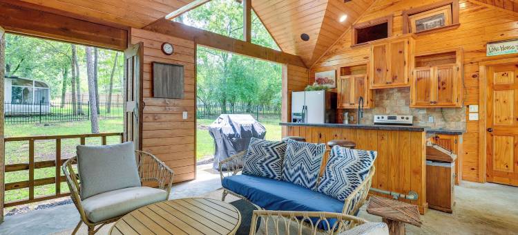 'cape Royale'豪华的利文斯顿小屋，带热水浴缸！('Cape Royale' Luxury Livingston Cabin w/ Hot Tub!)图片