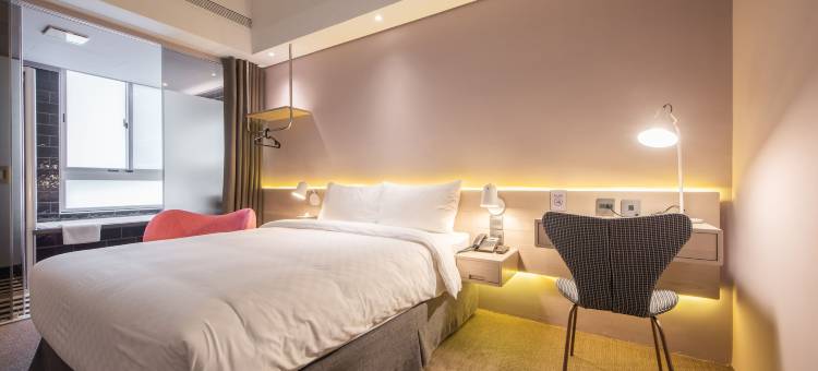 城市漫游行旅图片