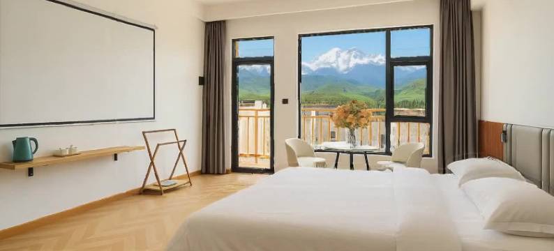 云屿山居民宿(那拉提草原店)图片