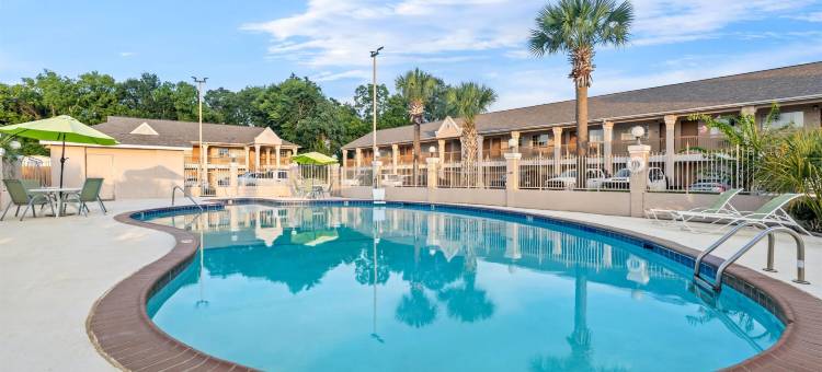 纳科多奇斯市区Sfa大学戴斯套房酒店(Days Inn by Wyndham Nacogdoches/Sfa University/Downtown)图片