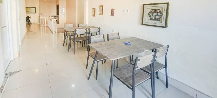 OYO 94669 普里酒店 潘纳库康 马卡萨(OYO 94669 Hotel Puri Inn Panakkukang Makassar)图片