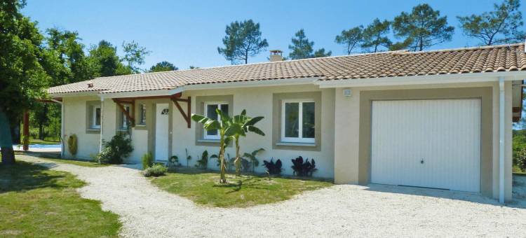 Holiday home with pool图片