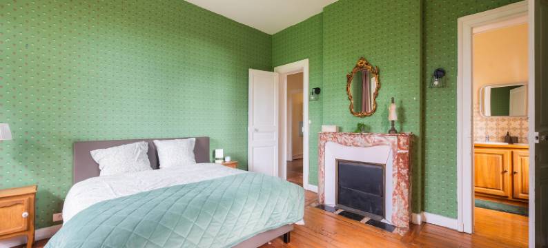 Holiday home adjoining a château.图片