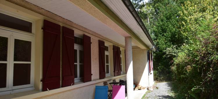 Holiday Home in Luzy with Fenced Garden图片