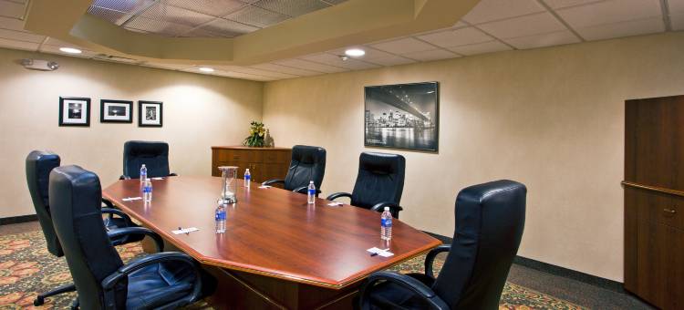 智选假日套房酒店沃特福德(Holiday Inn Express & Suites Waterford)图片