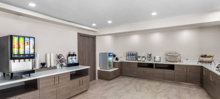 阿林顿六旗大道温德姆呗盟套房酒店(Baymont by Wyndham Arlington)图片