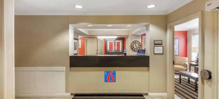 Motel 6 Suites Milwaukee Brookfield, WI图片