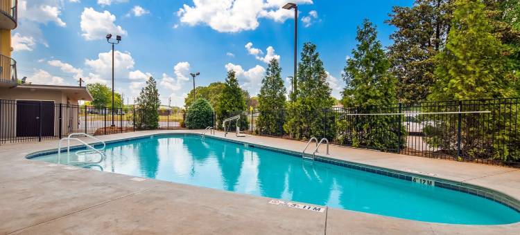 亚特兰大机场东贝斯特韦斯特优质酒店(Best Western Plus Atlanta Airport-East)图片