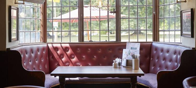 阿德伯里红狮酒店 - 格林国王旅馆(Red Lion Hotel by Greene King Inns)图片