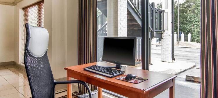 罗德威旅馆拉格兰奇东(Rodeway Inn la Grange East)图片