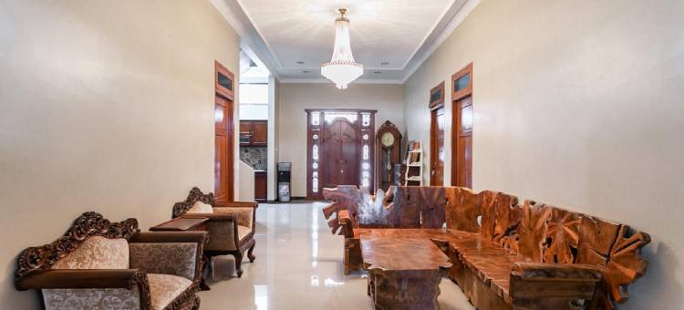 接近Banyumanik收费公路出口的RedDoorz Syariah(RedDoorz Syariah Near Exit Toll Banyumanik Semarang)图片