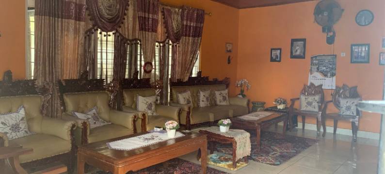 奥维斯玛阿瓦尔法贾尔伊斯兰旅馆，靠近布卢昆巴Mars健身房(Hotel O Wisma Awal Fajar Syariah Near Mars Gym Bulukumba)图片