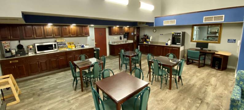 斯旺顿温德姆呗盟酒店(Baymont Inn & Suites by Wyndham Swanton/Toledo Airport)图片