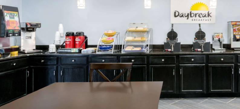 格林斯伯勒机场温德姆戴斯酒店(Days Inn by Wyndham Greensboro Airport)图片