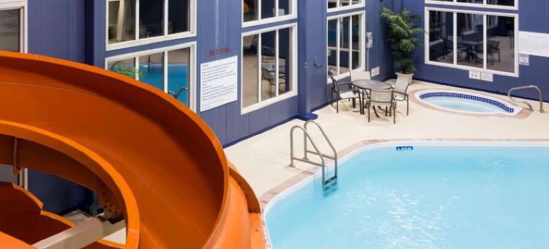 麦克默里堡丽笙套房酒店(Radisson Hotel & Suites Fort McMurray)图片