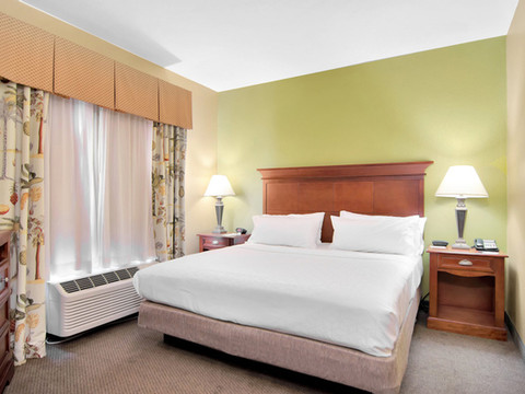 Holiday Inn Express & Suites DFW西 - 赫斯特