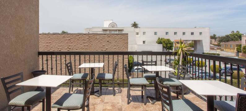 卡尔弗城华美达酒店(Ramada by Wyndham Culver City)图片