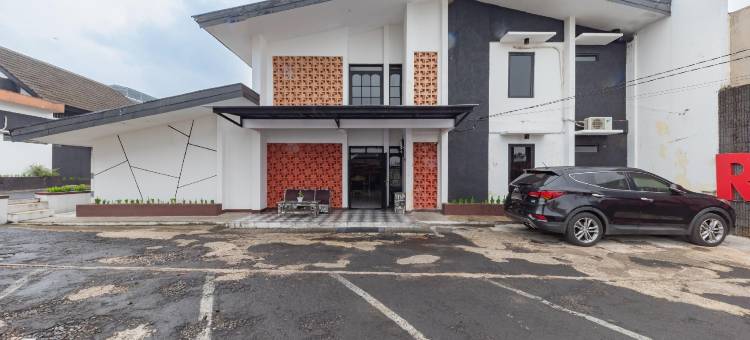 阿伦柯塔苏卡布米附近瑞德多兹酒店(RedDoorz Near Taman Kota Lapang Merdeka Sukabumi)图片