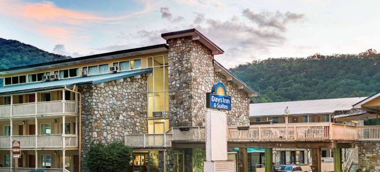 加特林堡市中心林荫道戴斯套房酒店(Days Inn & Suites by Wyndham Downtown Gatlinburg Parkway)图片