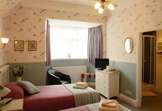 Midway Guest HouseHotel Overview