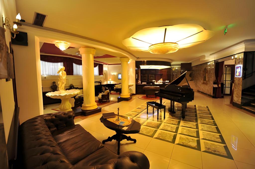 Queen's Astoria Design Hotel Over view