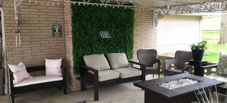 Farmhouse Style Nashville Stay with Hot Tub, Games, Fire Pit, Family Friendly图片