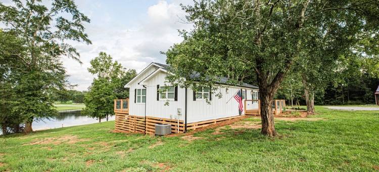 Ruth's Cottage at Addis Acres/Newly Renovated/Firepit/Private Pond/2BR/2BA/Deck图片