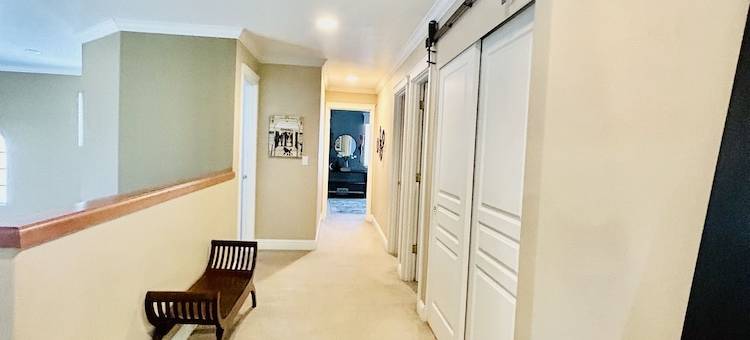 Grand Entryway Vaulted ceiling near Nike Intel 7 beds w/ 10% Discount for 7 Days图片