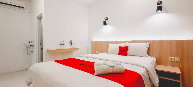 RedDoorz at Grand Mirza Near Pasar Grosir Batik Setono Pekalongan图片