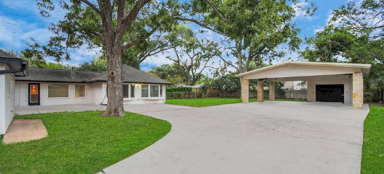 Spacious Modern Cottage Perfect for Families & Pets ~ Gated Parking ~ Sleeps 9+图片