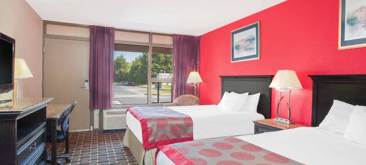 埃奇伍德华美达酒店及会议中心(Ramada by Wyndham Edgewood Hotel & Conference Center)图片