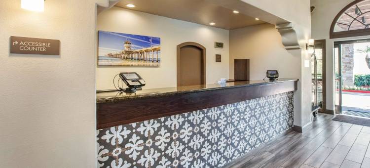 奥兰治县约翰韦恩机场舒适套房酒店(Comfort Inn & Suites Orange County John Wayne Airport)图片