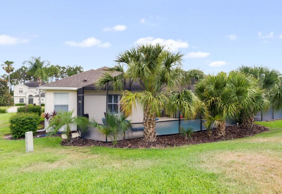 Private Pool, Spa, and Entertainment Lounge - Stunning Oasis Hotel Overview