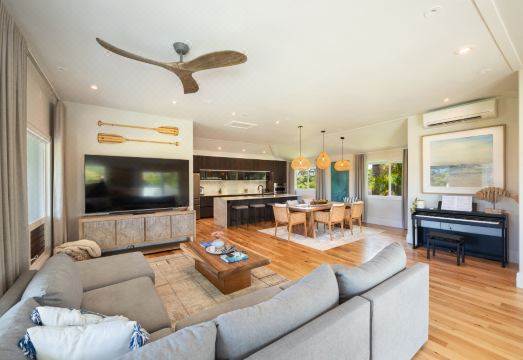 Expansive Lanai with Stunning Mountain Views - Serene Oasis Hotel Overview