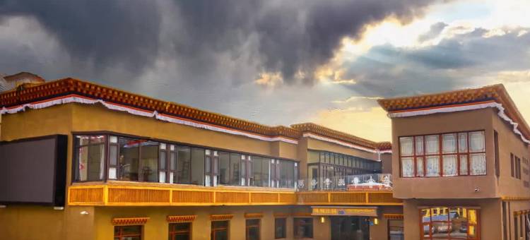 夏河嘎顿庄园图片