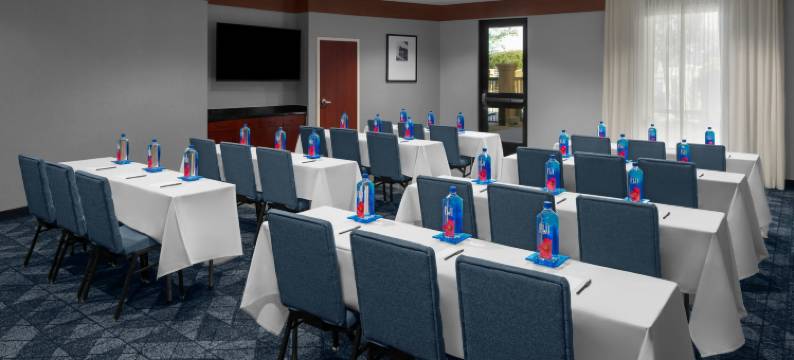 圣塔克拉利塔瓦伦西亚万怡酒店(Courtyard Santa Clarita Valencia)图片