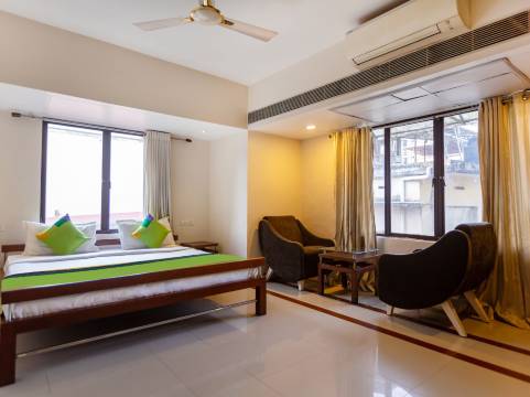 Treebo Time Square海滨大道(Treebo Time Square Marine Drive)