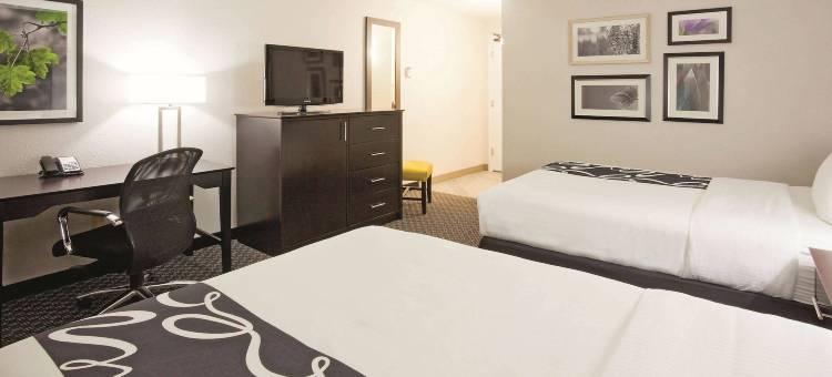 奥什科什拉昆塔温德姆酒店(La Quinta Inn by Wyndham Oshkosh)图片