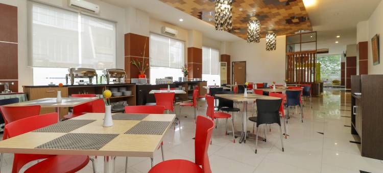 瑞德多兹普拉斯酒店 - 近罗萨里海滩(RedDoorz Plus near Pantai Losari)图片