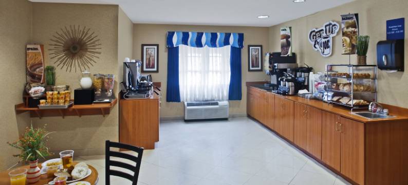 金斯兰温德姆麦客达套房酒店(Microtel Inn & Suites by Wyndham Kingsland Naval Base I-95)图片