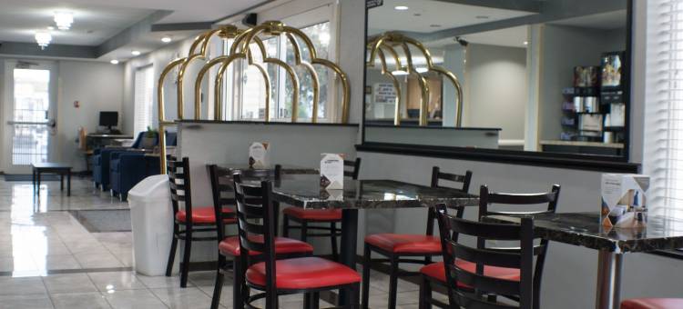 南帕罗德威套房旅馆(Rodeway Inn & Suites)图片