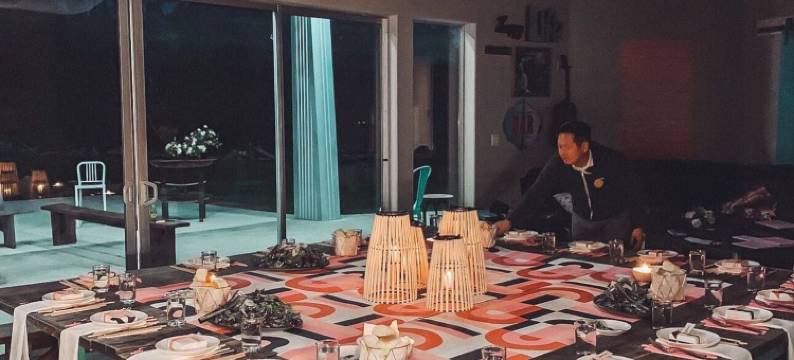 The Liney Moon图片