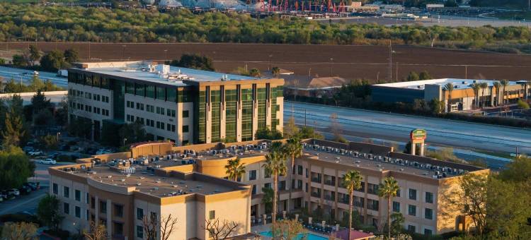 圣塔克拉利塔瓦伦西亚万怡酒店(Courtyard Santa Clarita Valencia)图片
