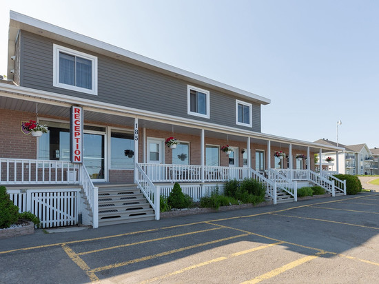 奥维克斯皮诺特斯汽车旅馆