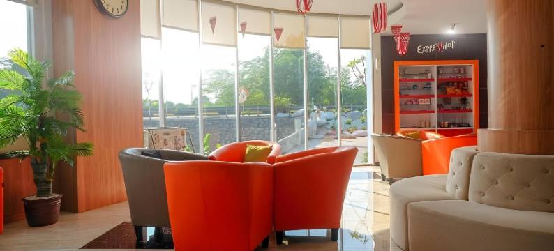 梭罗机场前一酒店(AYRA Hotel Airport Solo)图片