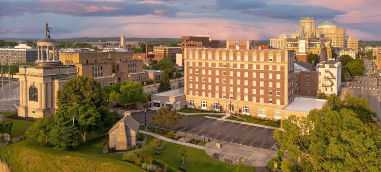 希尔顿塔佩斯特里系列汉密尔顿韦尔之家(The Well House Hamilton, Tapestry Collection by Hilton)图片