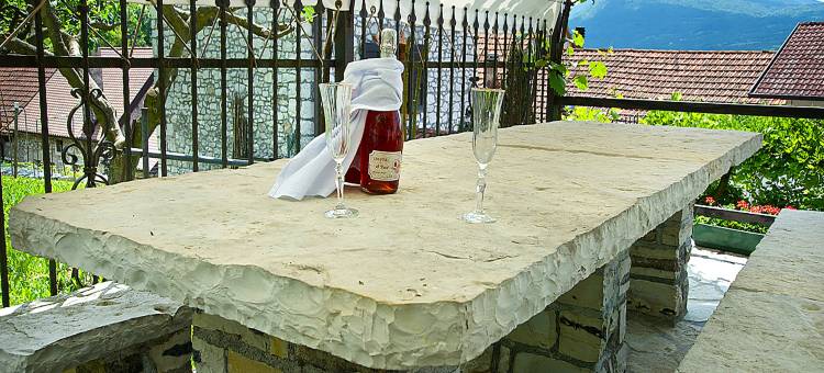 Cottage in Italy with Alpine Fireplace图片