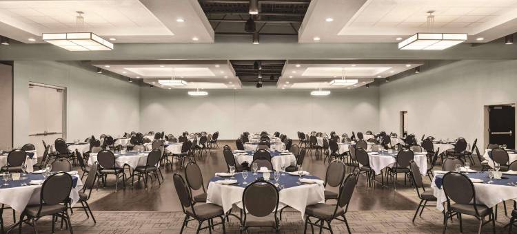 丰迪拉克丽笙酒店及会议中心(Radisson Hotel and Conference Center Fond du Lac)图片