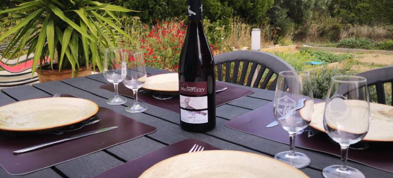 Tranquil Villa with Pool图片